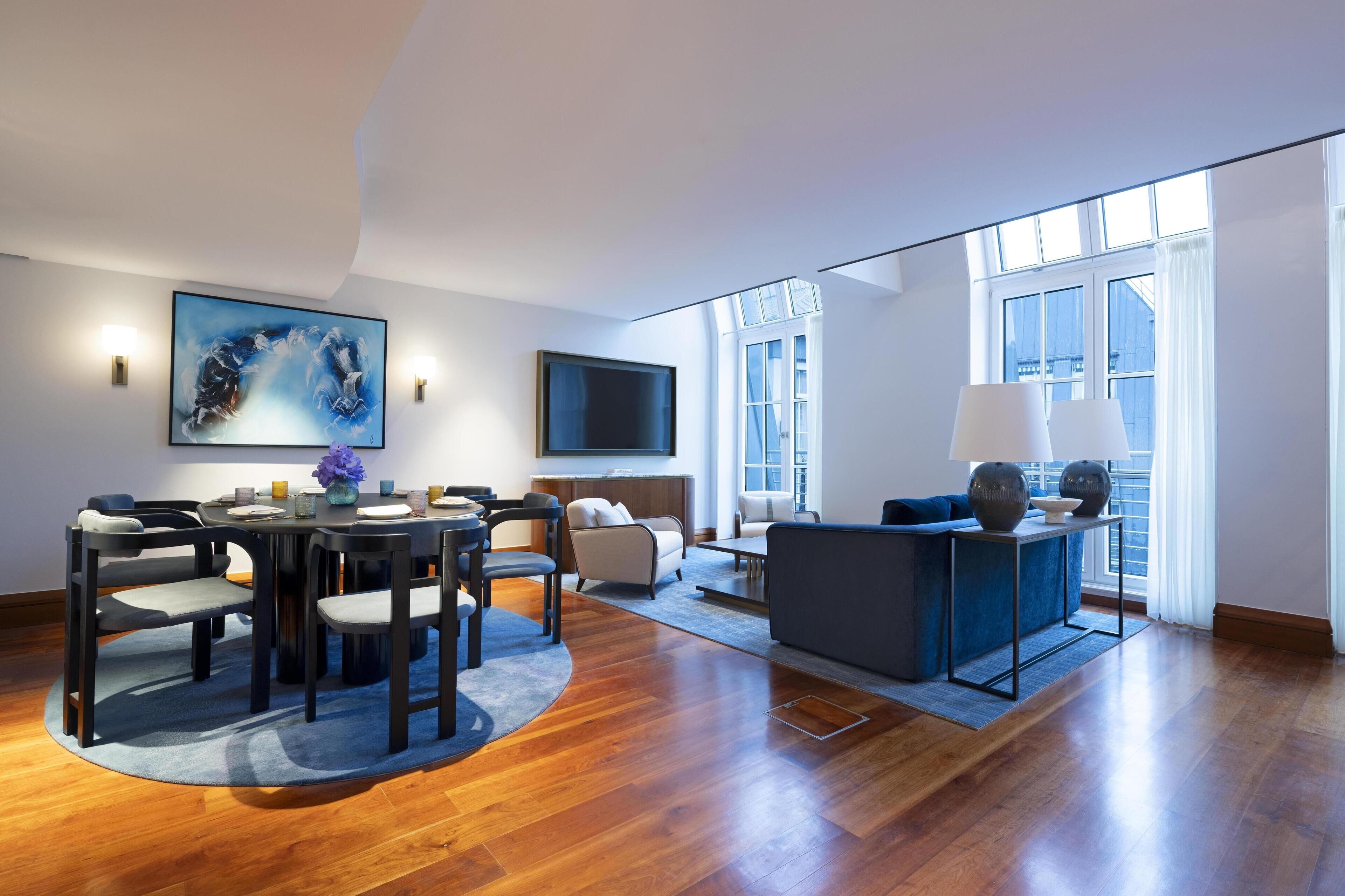 Suite, 1 King Bed | Living area | Flat-screen TV, pay movies, MP3 dock