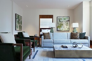 Executive Suite, Multiple Beds | Living area | Flat-screen TV, pay films, MP3 dock - Conrad Hamburg (Hamburg)