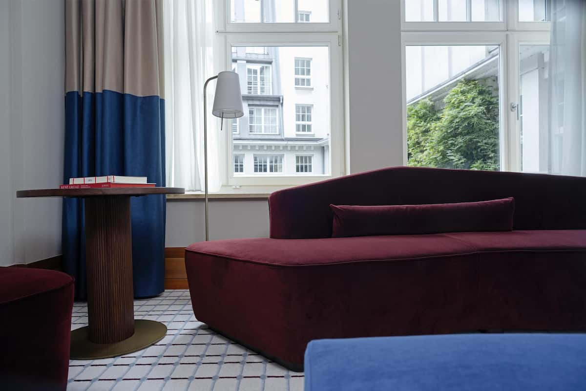 Flat-screen TV, pay films, MP3 dock