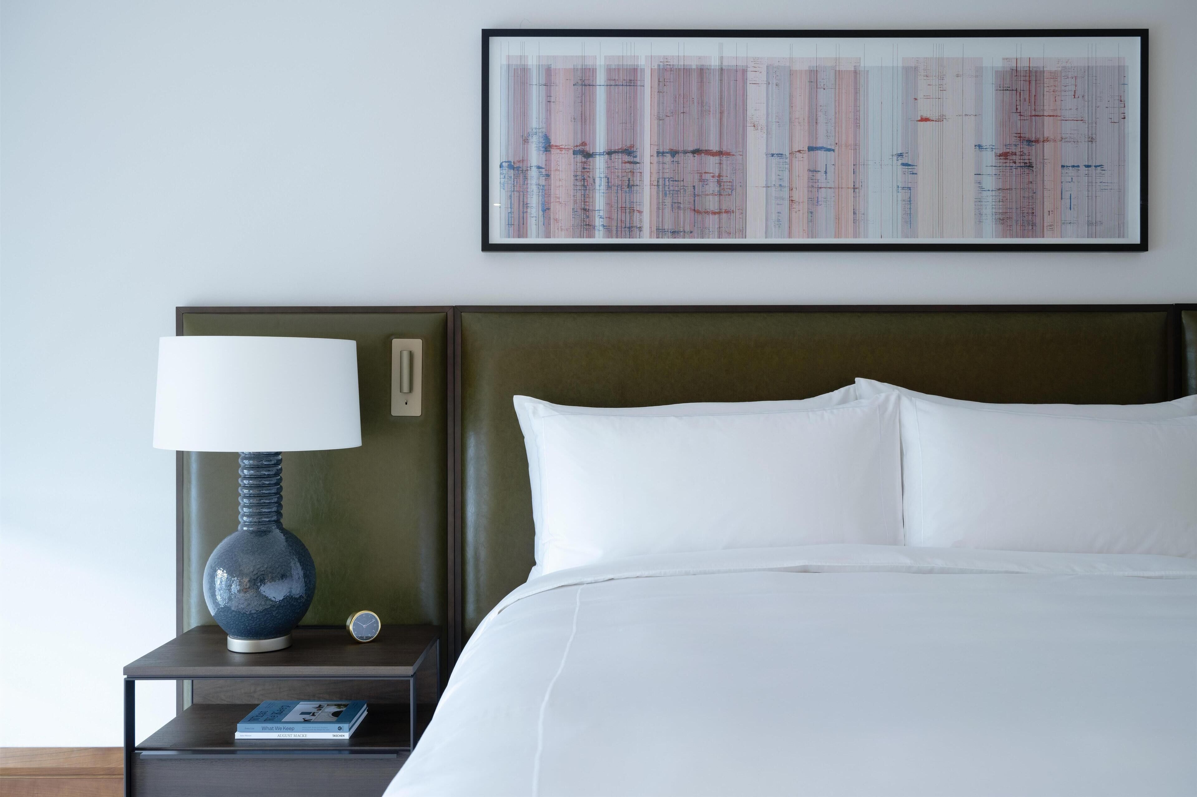 Studio, 1 King Bed | Premium bedding, minibar, in-room safe, desk