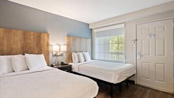 Meja kerja, setrika/meja setrika, Wi-Fi gratis, dan seprai linen