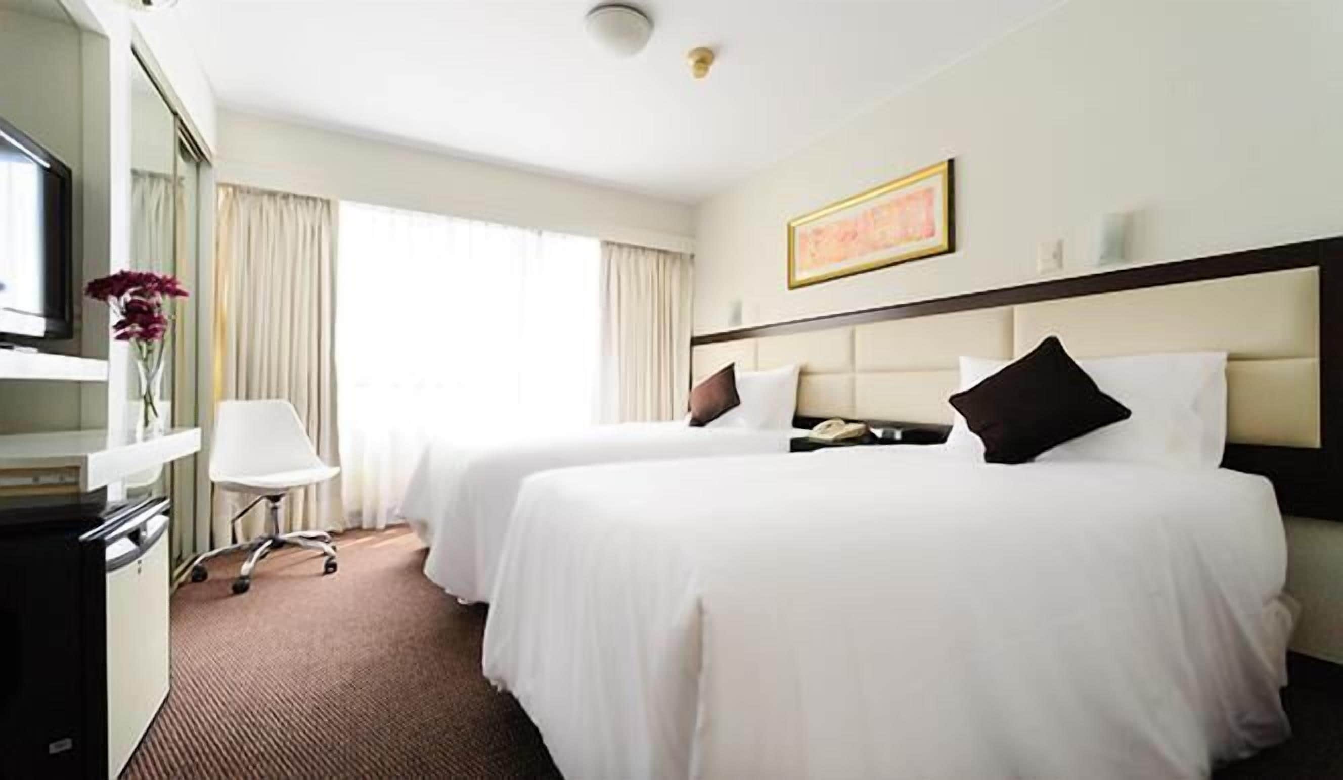 Hochwertige Bettwaren, Daunenbettdecken, Minibar, Zimmersafe