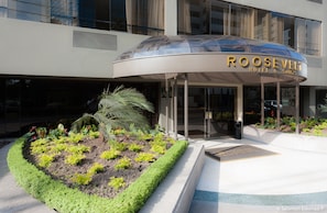 Property entrance - Roosevelt Hotel & Suites (Lima)