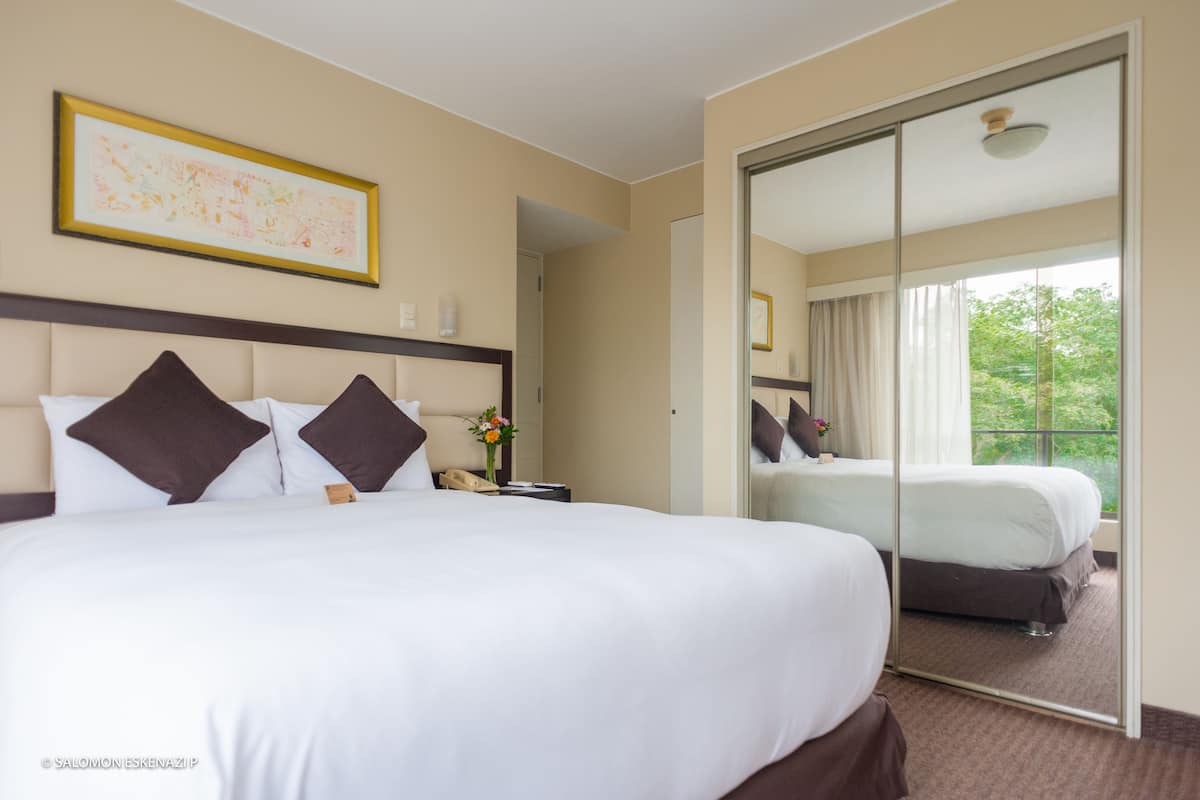 1 habitación, ropa de cama de alta calidad, cubrecamas y minibar