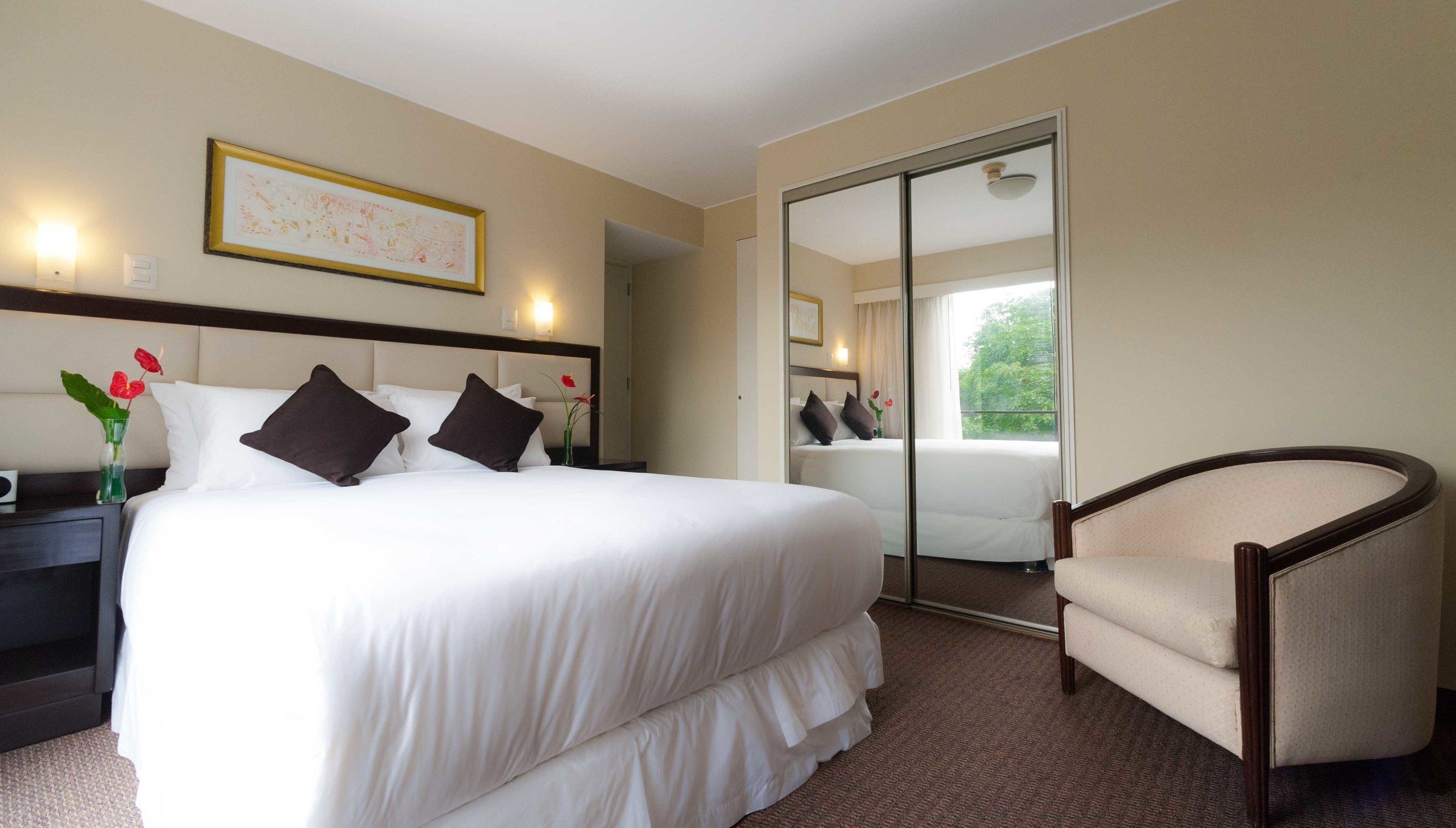 Premium bedding, down comforters, minibar, in-room safe