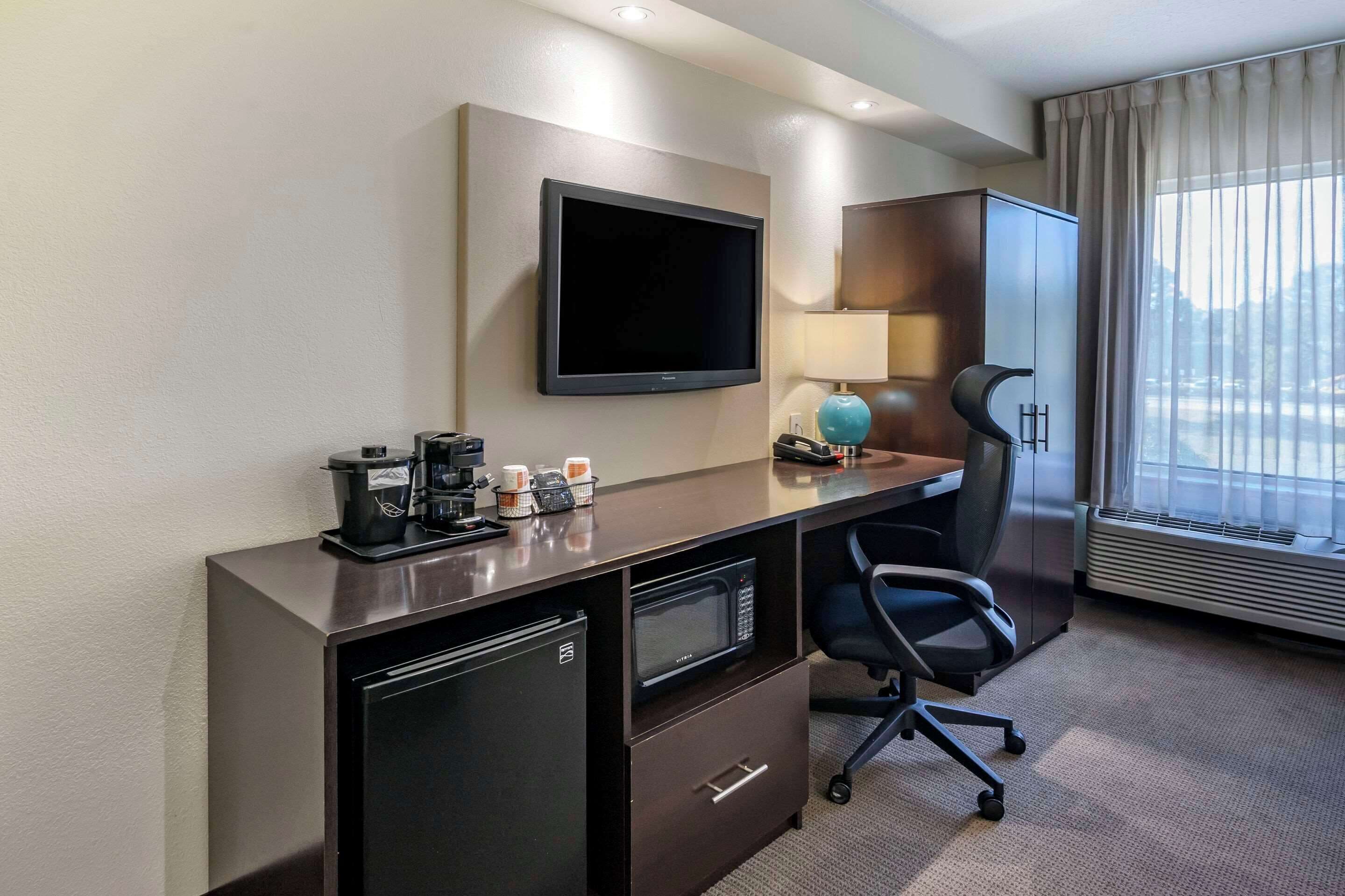 standard double room, 2 double beds, non smoking | desk, laptop workspace, soundproofing, iron/ironing board