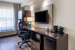 Standard Room, 1 King Bed, Non Smoking | Desk, laptop workspace, soundproofing, iron/ironing board - Sleep Inn Clearwater - St Petersburg (Clearwater)