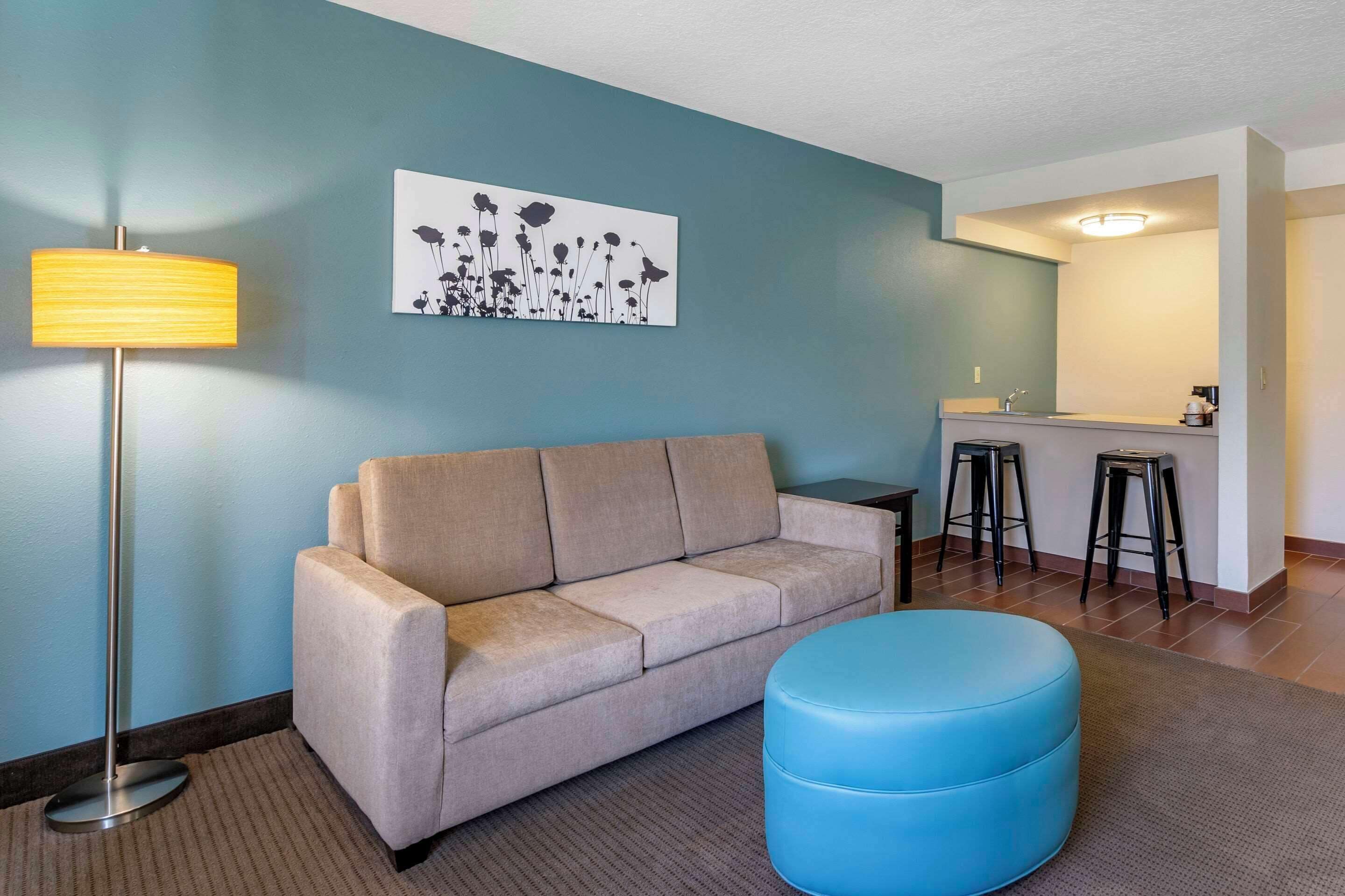 suite, 1 king bed with sofa bed, non smoking | desk, laptop workspace, soundproofing, iron/ironing board