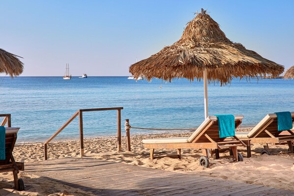 Private beach, sun-loungers, beach umbrellas, beach towels