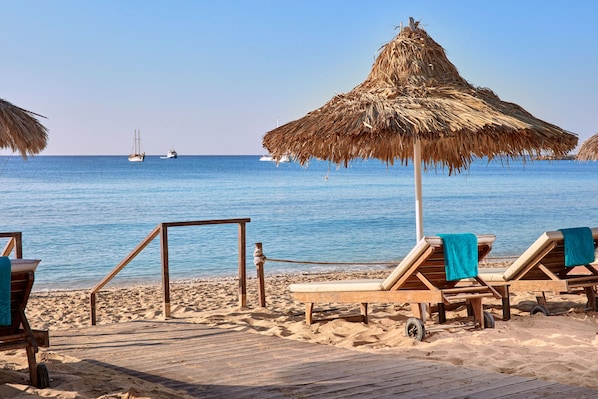 Private beach, sun-loungers, beach umbrellas, beach towels