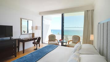 Standard Room, Sea View | Minibar, in-room safe, desk, laptop workspace