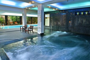 Indoor spa tub