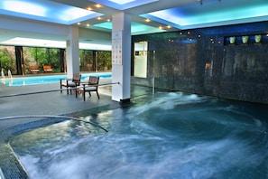 Indoor spa tub