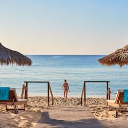 Private beach, sun-loungers, beach umbrellas, beach towels