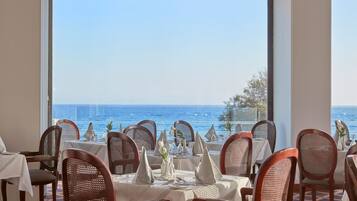 4 restaurants, breakfast served