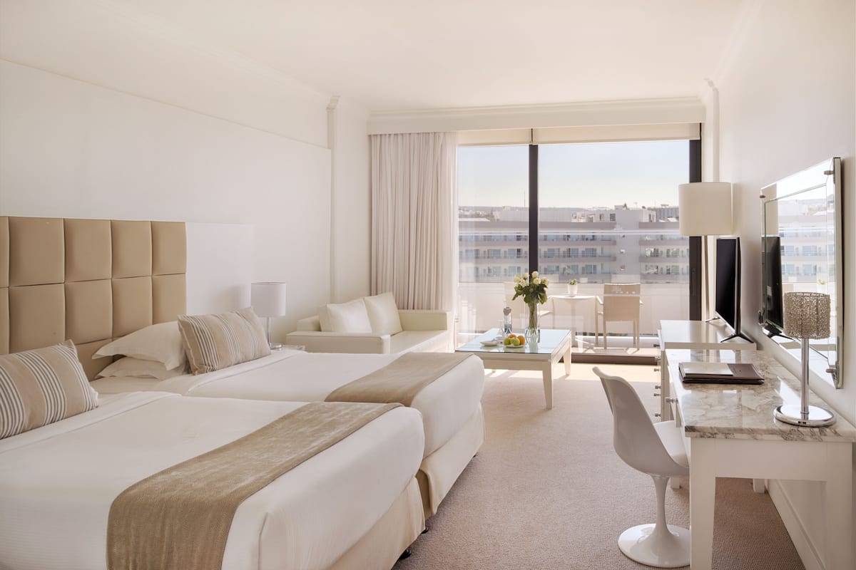 family room, partial sea view | 1 bedroom, minibar, in-room safe, desk