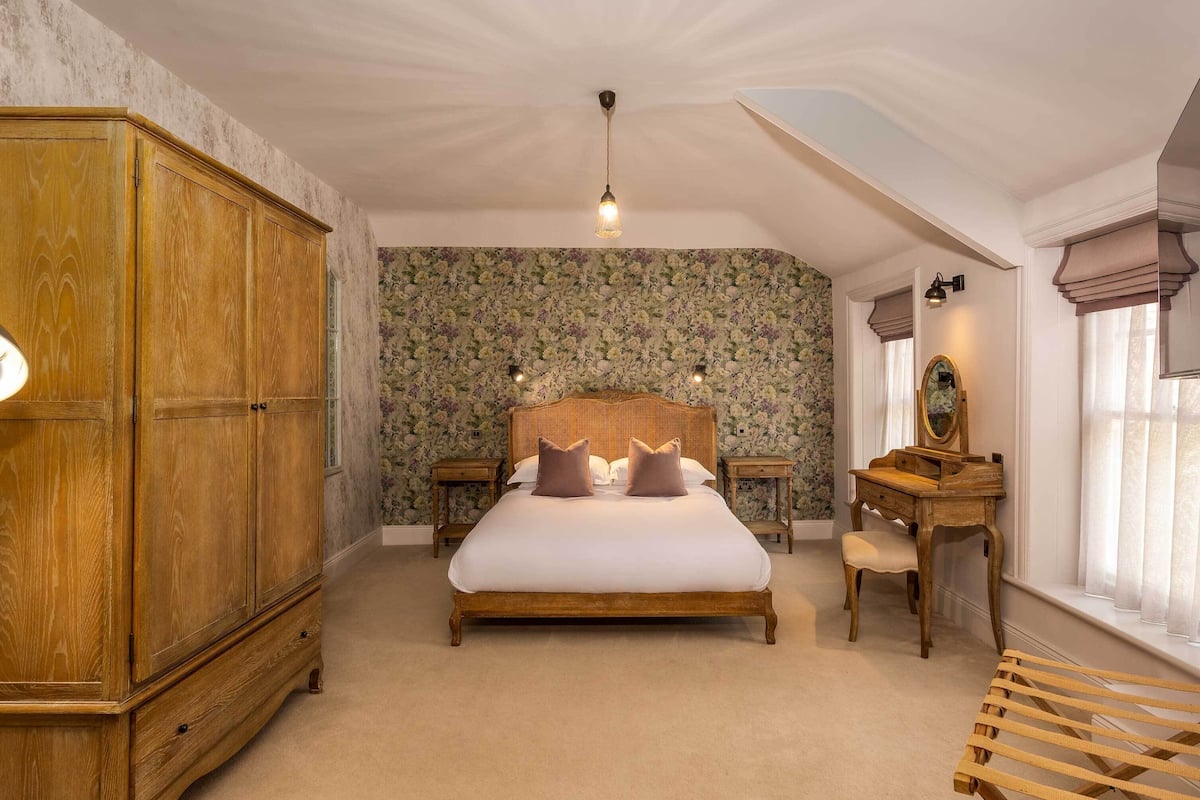 superior double room | in-room safe, desk, iron/ironing board, rollaway beds