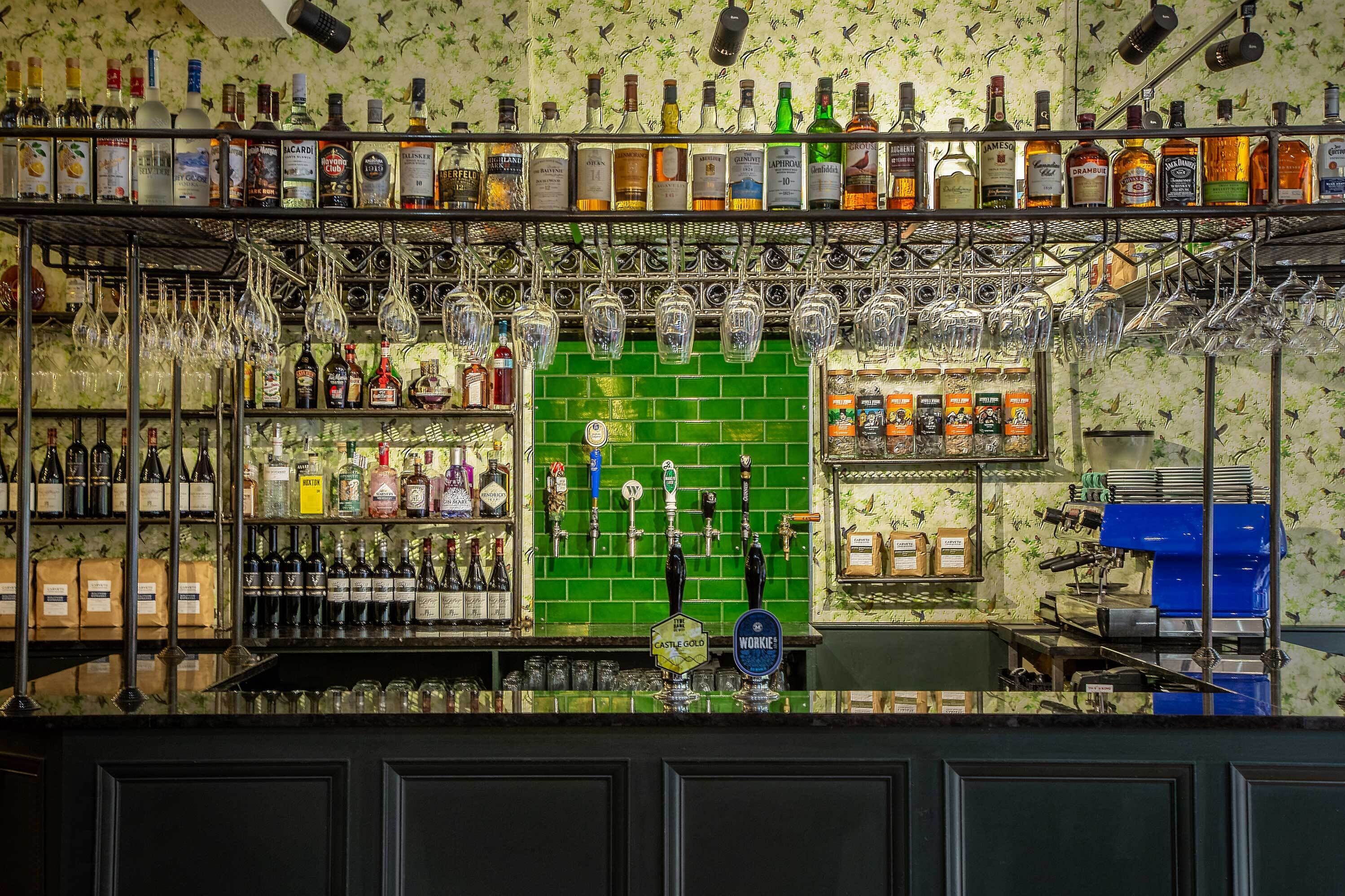 breakfast, lunch, dinner served; international cuisine