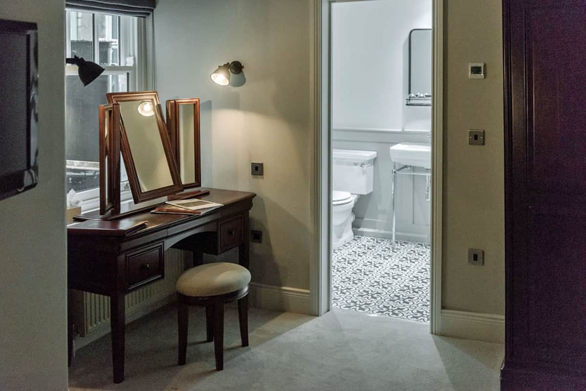 superior double room | bathroom | free toiletries, hair dryer, towels