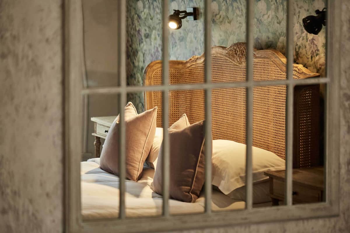 superior double room | in-room safe, desk, iron/ironing board, rollaway beds