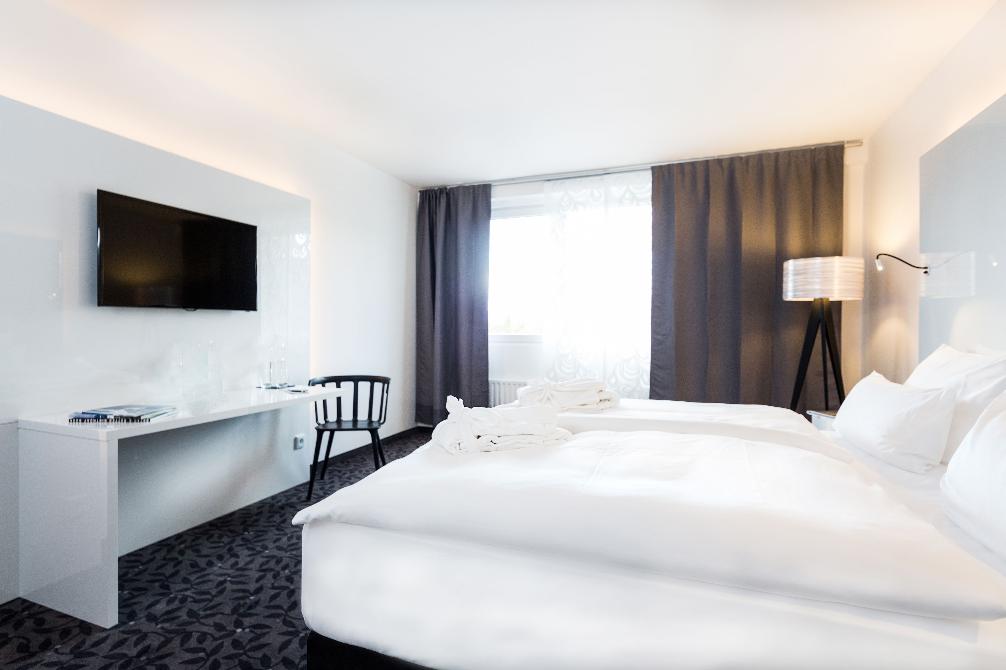 Chambre Supérieure | Coffres-forts dans les chambres, ameublement personnalisé, bureau