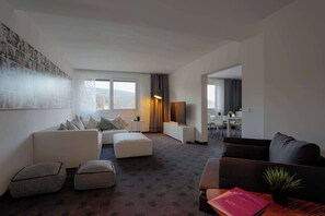 Family Apartment | In-room safe, individually furnished, desk, blackout drapes