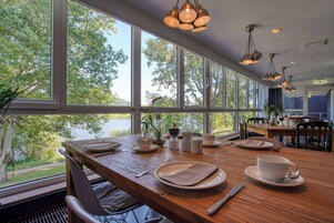 每日供应自助式早餐（每人 EUR 22.90）