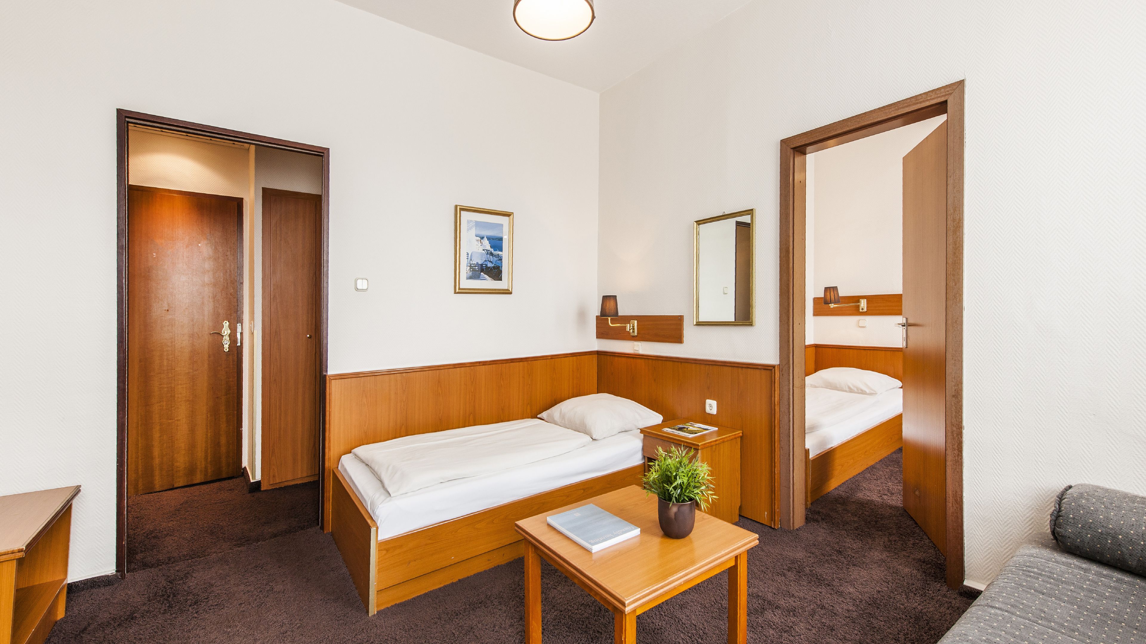 1 bedroom, hypo-allergenic bedding, minibar, in-room safe