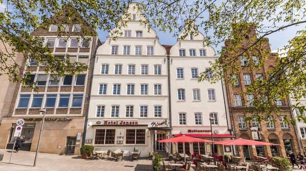 Front of property - Hotel Jensen (Lübeck)