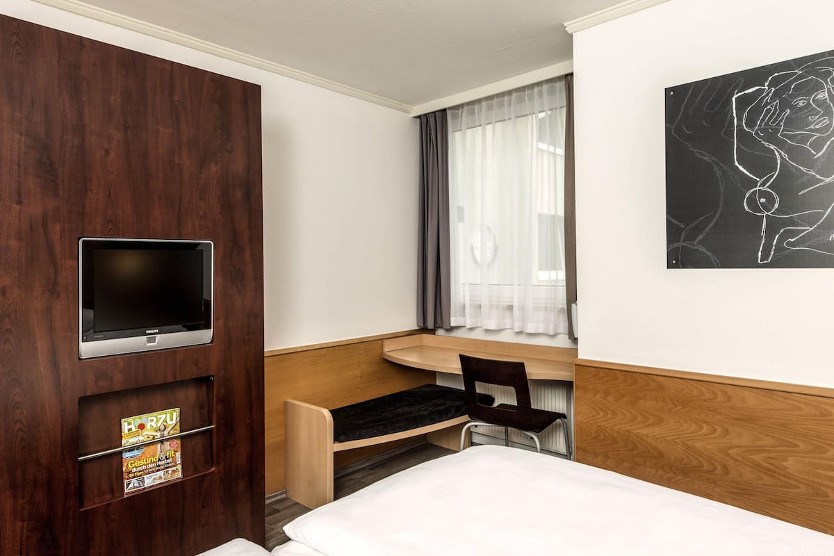 In-room safe, desk, soundproofing, iron/ironing board