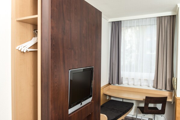 In-room safe, desk, soundproofing, iron/ironing board