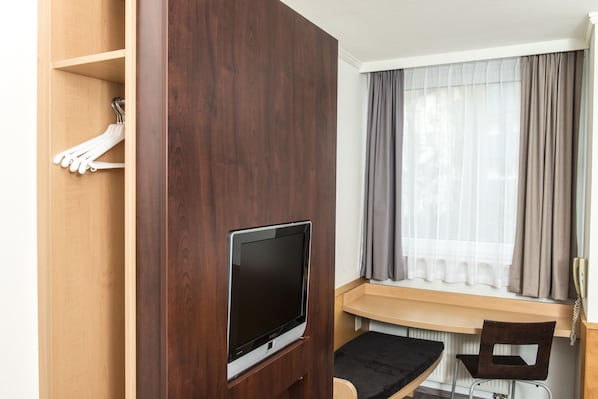 In-room safe, desk, soundproofing, iron/ironing board