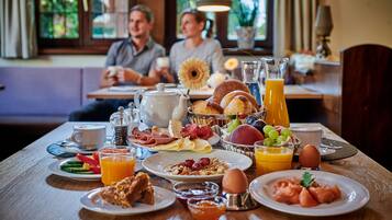 Dagelijks ontbijtbuffet (EUR 14.50 per persoon)