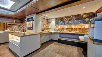 Tägliches Frühstücksbuffet (14.50 EUR pro Person)