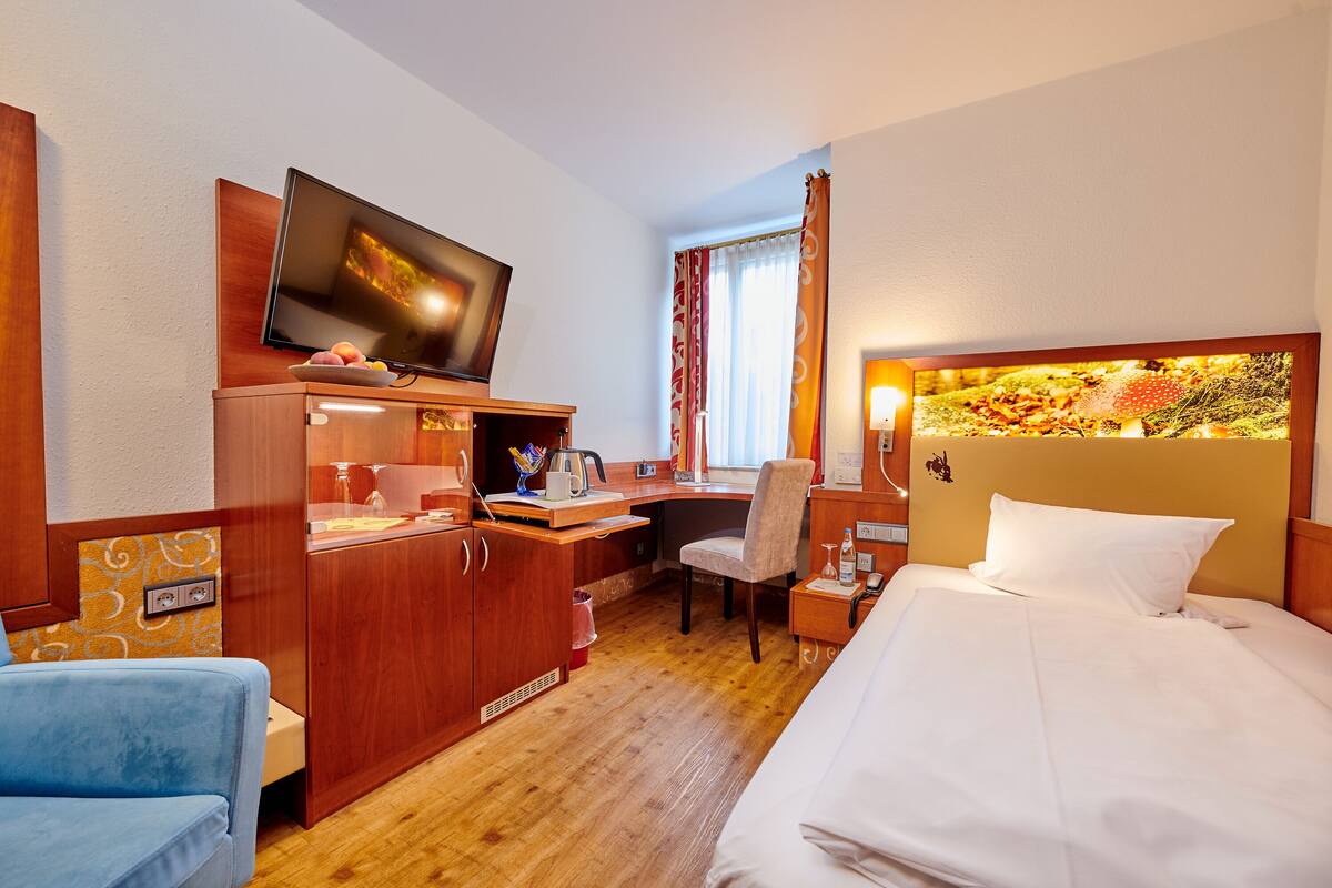 Business eenpersoonskamer | Hypoallergeen beddengoed, een minibar, een kluis op de kamer, een bureau