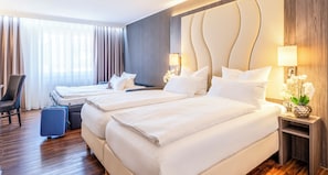 Hypo-allergenic bedding, in-room safe, desk, soundproofing - PLAZA Hotel Buchhorner Hof (Friedrichshafen)
