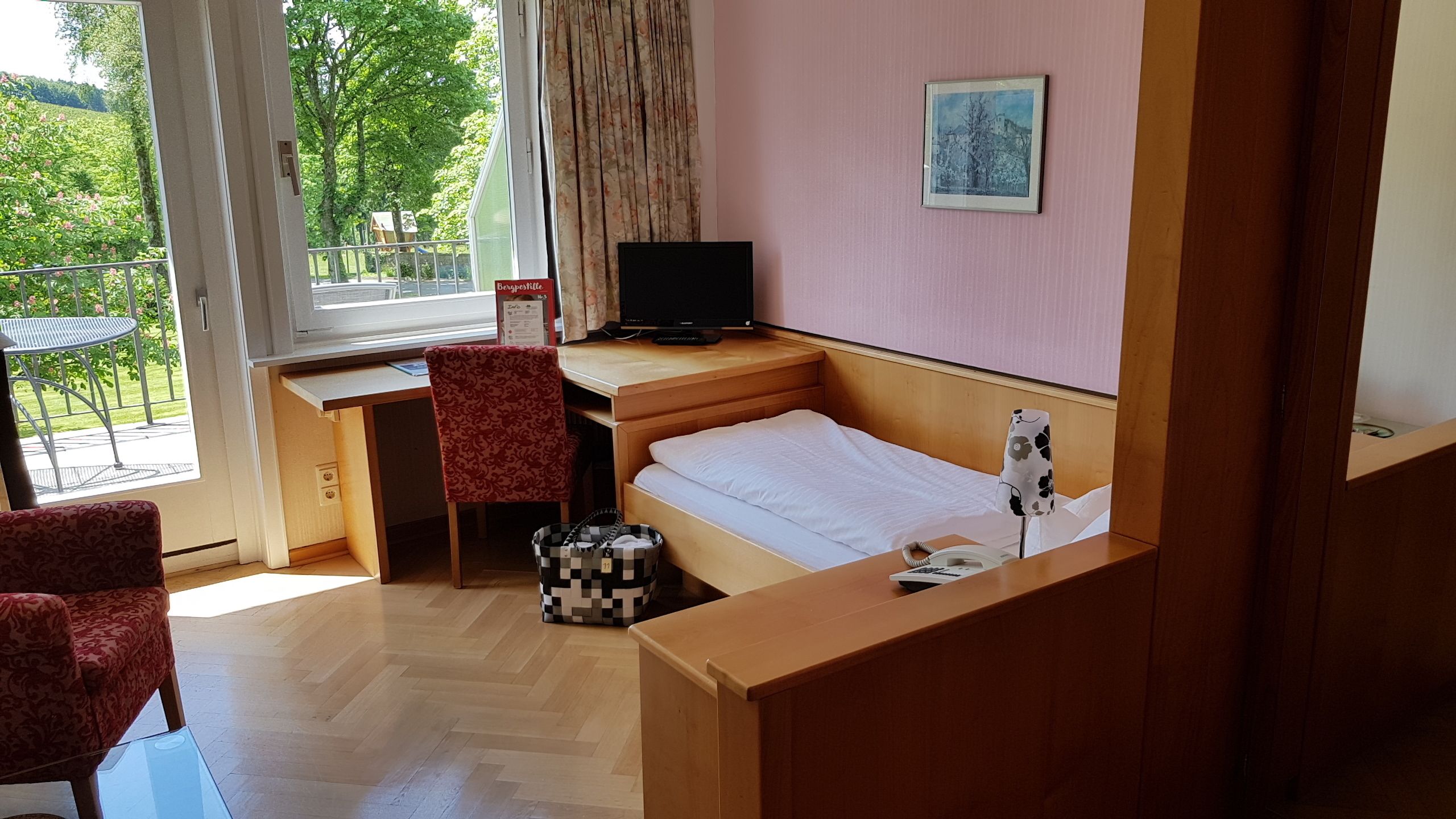 standard single room, 1 bedroom | in-room safe, desk, blackout curtains, free cots/infant beds