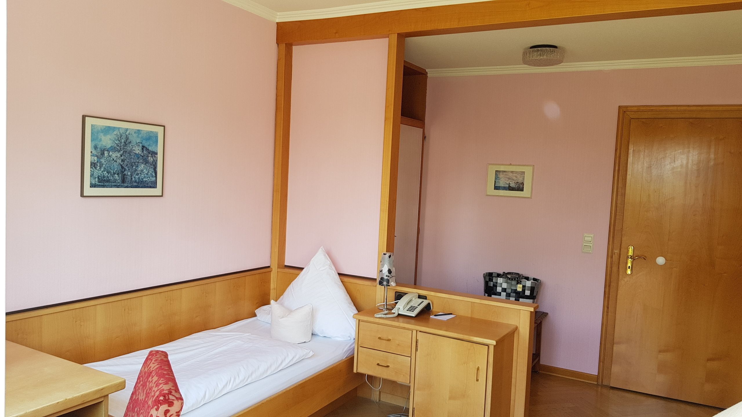 standard single room, 1 bedroom | in-room safe, desk, blackout curtains, free cots/infant beds