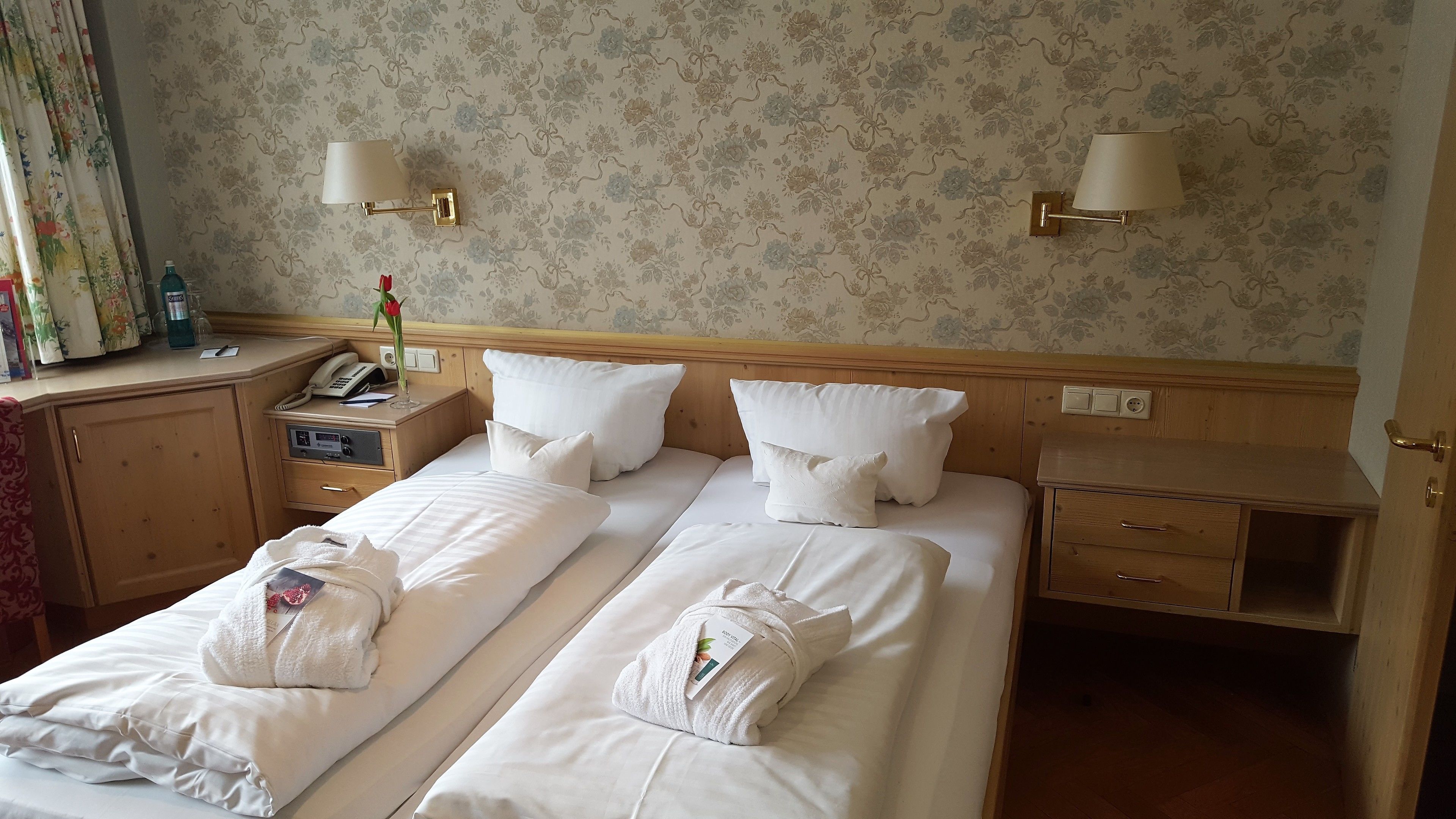 standard double room, 1 bedroom | in-room safe, desk, blackout curtains, free cots/infant beds