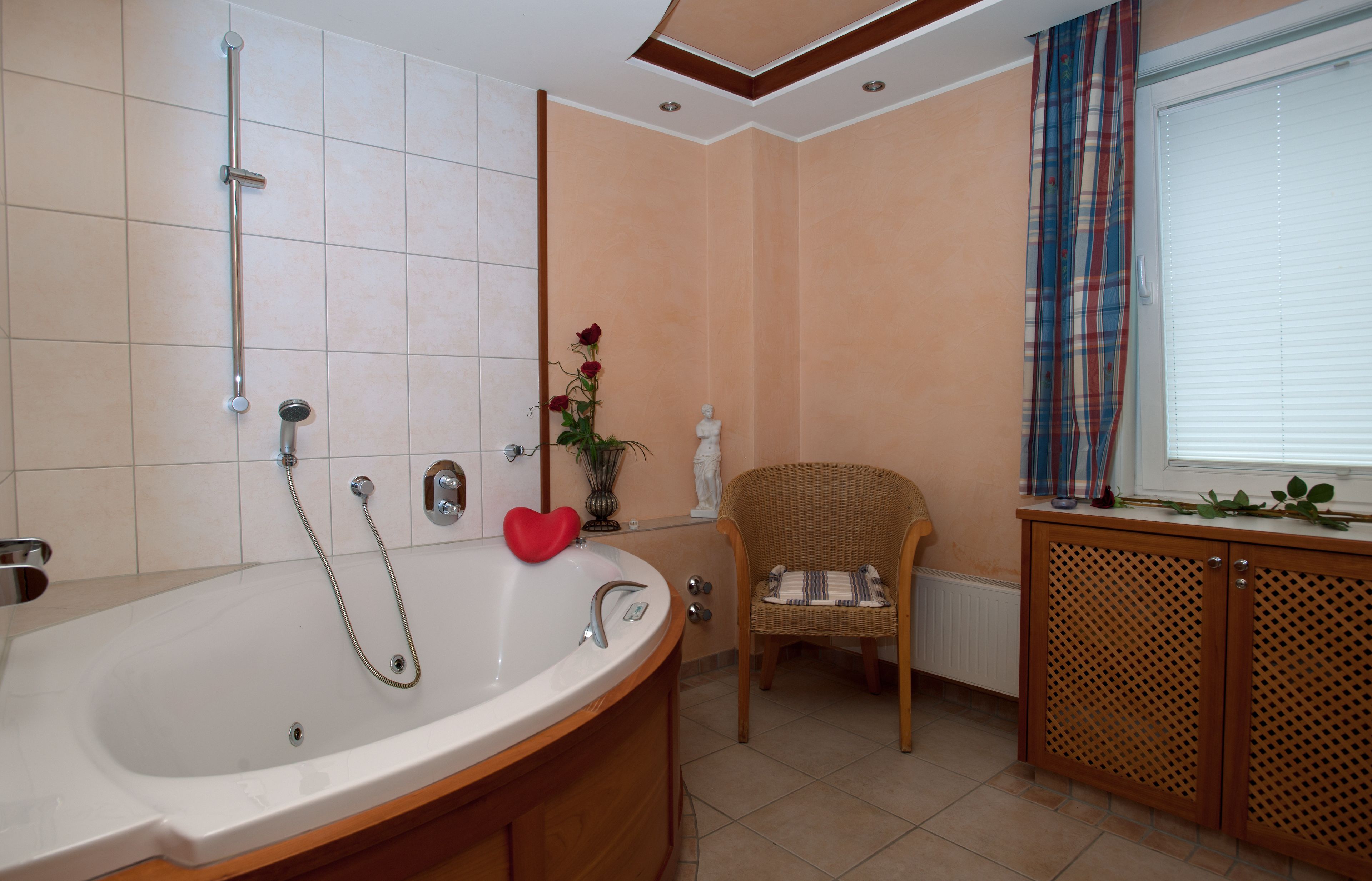 couples treatment room(s), body treatments, hot stone massages