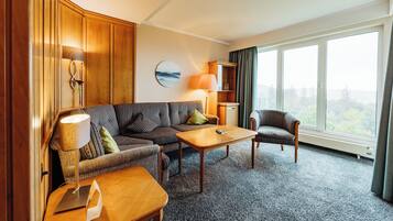 Panorama studio, 1 slaapkamer, balkon | Woonruimte | Televisie