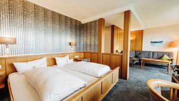 Panoramic Studio, 1 Bedroom, Balcony | In-room safe, desk, blackout drapes, cribs (free)