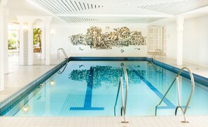 Indoor pool, sun loungers