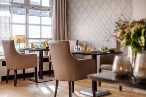 Free daily buffet breakfast - Romantik Hotel Schubert (Lauterbach)