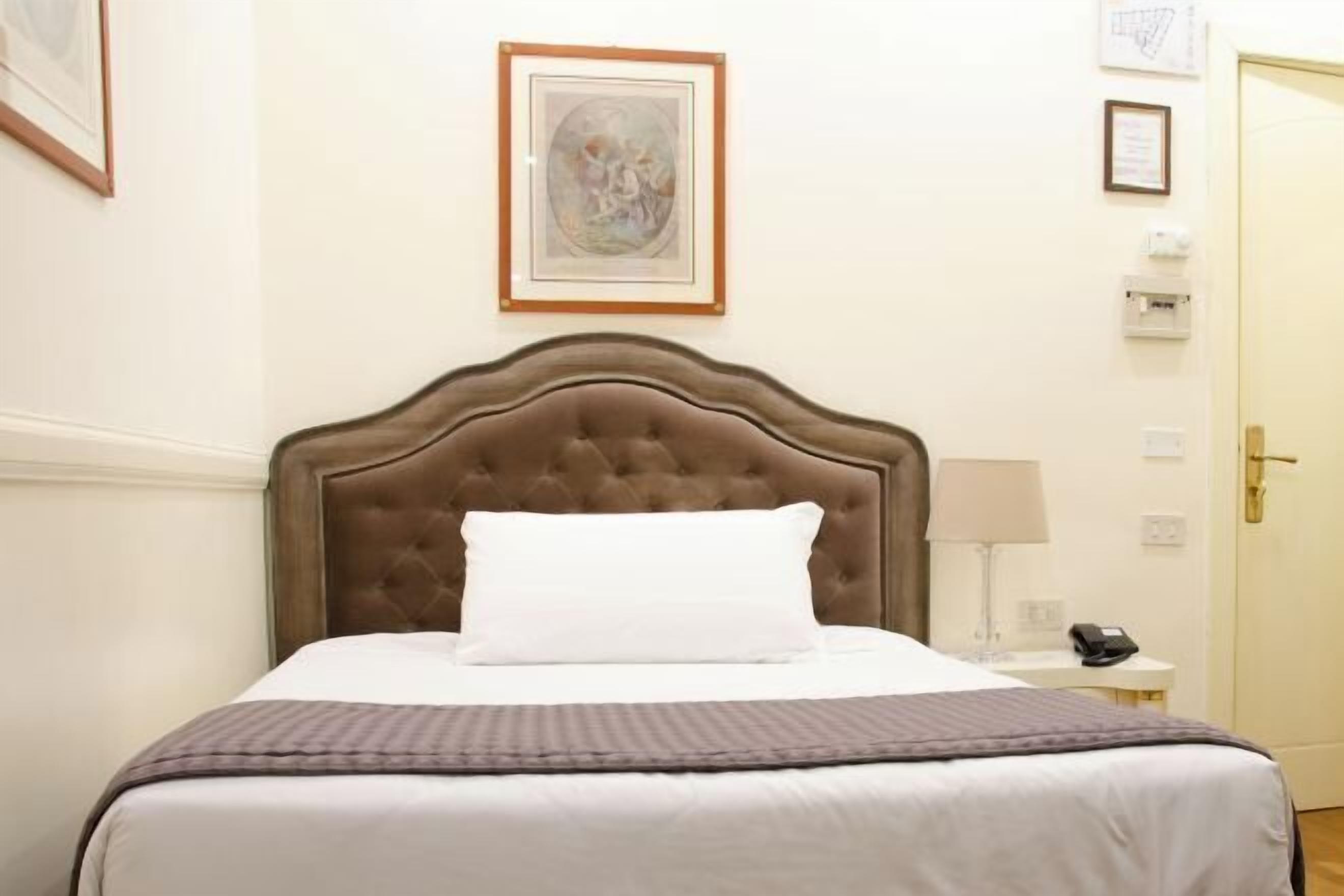 Minibar, coffres-forts dans les chambres, bureau, chambres insonorisées