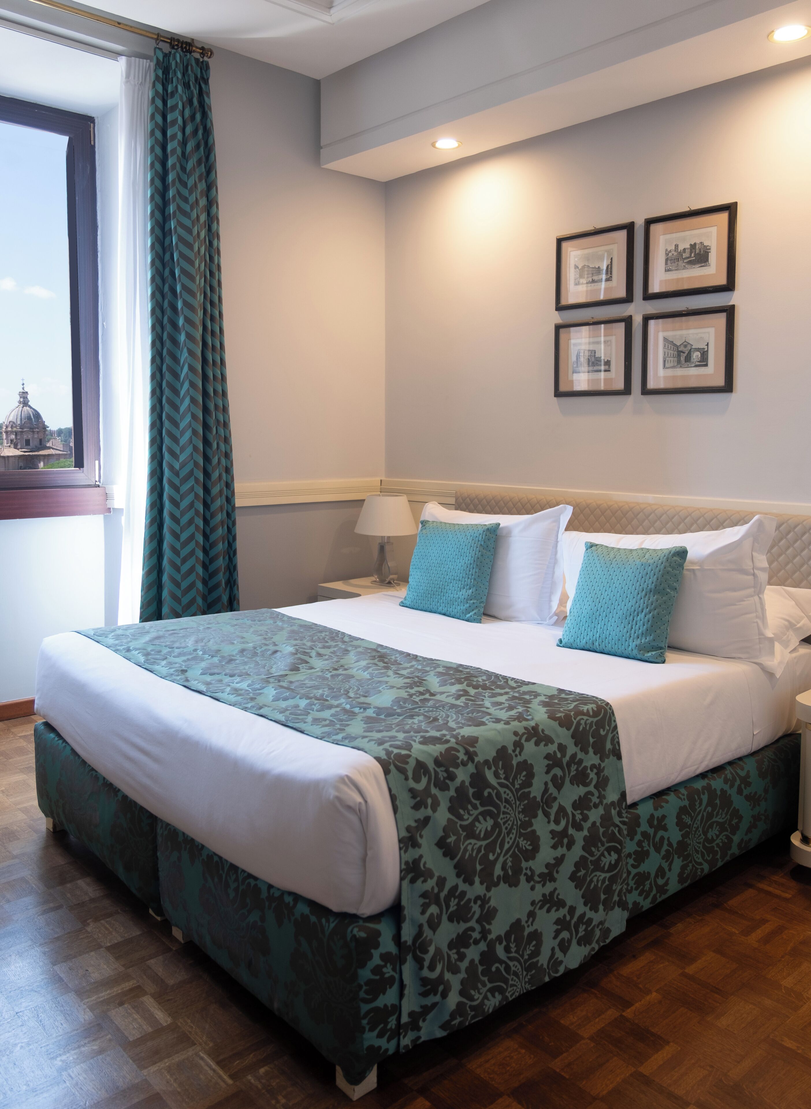 Triple Room | Minibar, in-room safe, desk, soundproofing