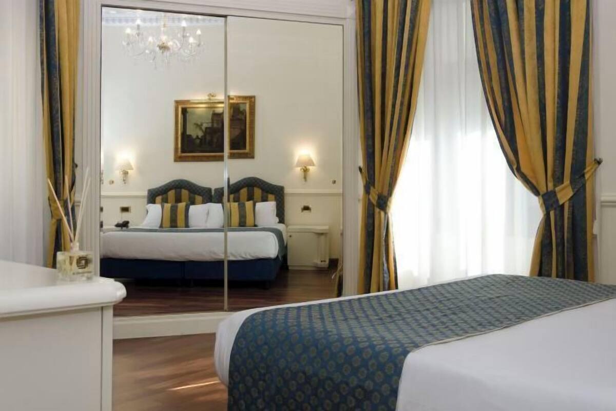 Copriletto in piuma, minibar, una cassaforte in camera, una scrivania