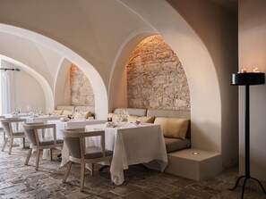 4 restaurants; breakfast, lunch, and dinner served - Anassa Hotel (Neo Chorio)