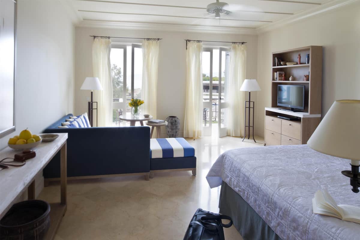 Garden Studio Suite Sea View | Minibar, in-room safe, blackout curtains, soundproofing