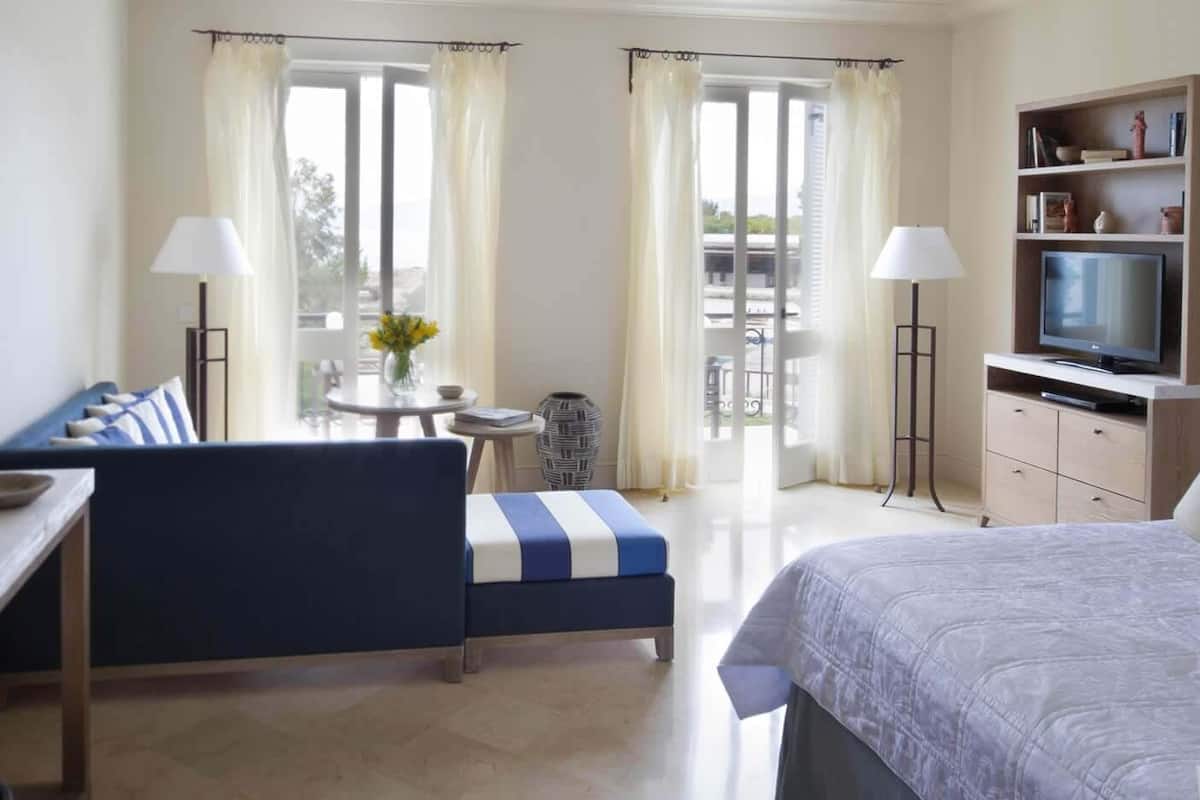 Garden Studio Suite Sea View | Egyptian cotton sheets, premium bedding, memory foam beds, minibar